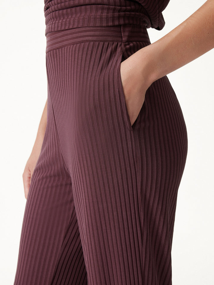 2Pcs Set Wrinkle-Free Cap Sleeve Top & Mid-Rise Cropped Pants